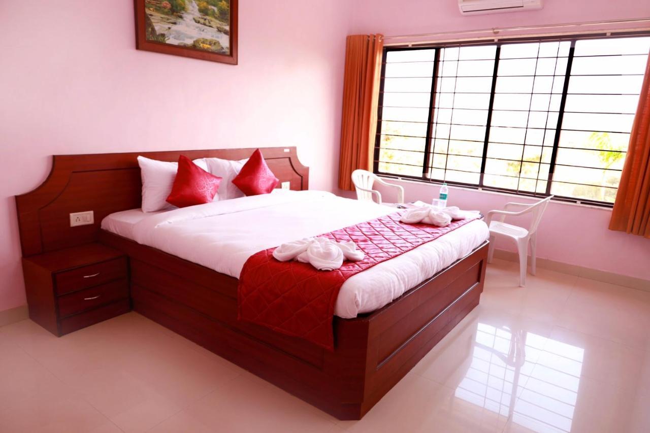 Hotel Manik Moti Lonavala Dış mekan fotoğraf